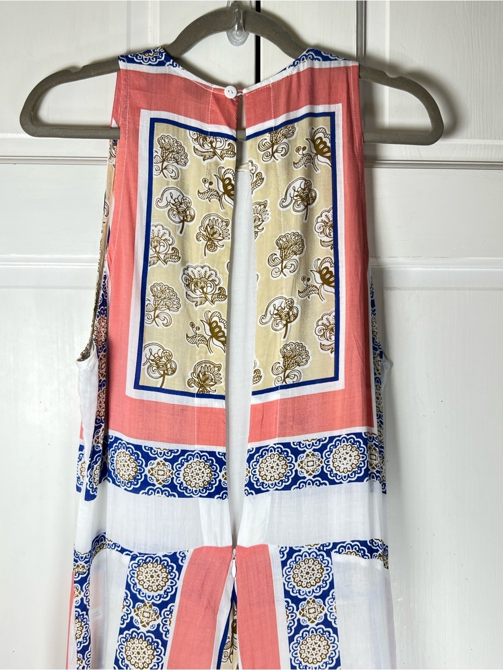 Maurie + Eve Sleeveless Printed White, Coral & Blue Jumpsuit Size Medium - Picture 5 of 7